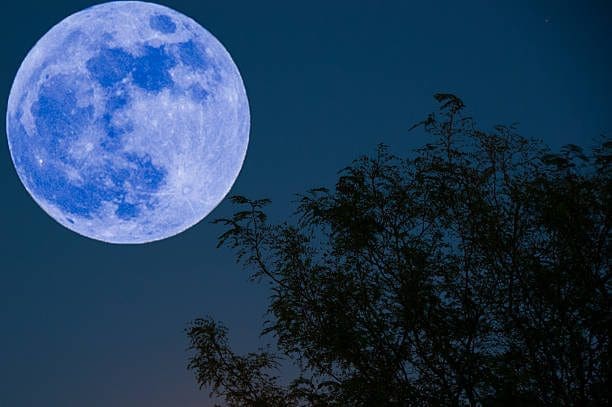 La Fascinante Lune Bleue du 30 Août